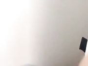 最近很火的网红刘婷天台勾搭个正在晾床单的打工仔啪啪妹子嫌他鸡巴不够硬