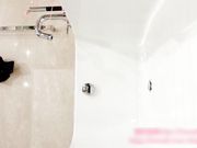 微博红人萌兰酱初次开发超紧超粉嫩的菊花大针管肛内灌水然后再尿出来绝对屌