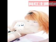 HD嫩妹主播和炮友3P大战 玩的很开 口活啪啪玩的很嗨