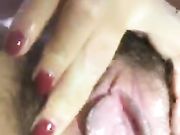 对白淫荡淫骚主播小妖精浴室洗澡洗逼逼下面的逼毛好浓密好想用鸡巴搓她的逼毛