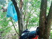 带婊妹去户外露脸深喉卡在树上疯狂输出01