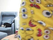 漂亮小少妇跪下口交这画面真有冲击力