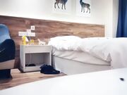 黄先生探花约大奶妹子口交舔弄床上骑坐自己动02