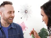 女人味十足的人妖和型男接吻爱抚毒龙舔菊操后门爆射