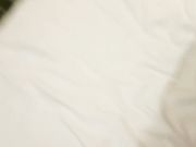 刚为人妻的黑丝美女少妇和初恋情人酒店开房 男问干完回家还给老公干吗,女说：老公不在家,再干就死了