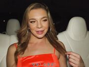 野性美女旅馆把大鸡巴掏出来就猛力吸允