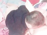 嫩妹主播约一个丑大叔啪啪给他舔鸡巴主动啪啪