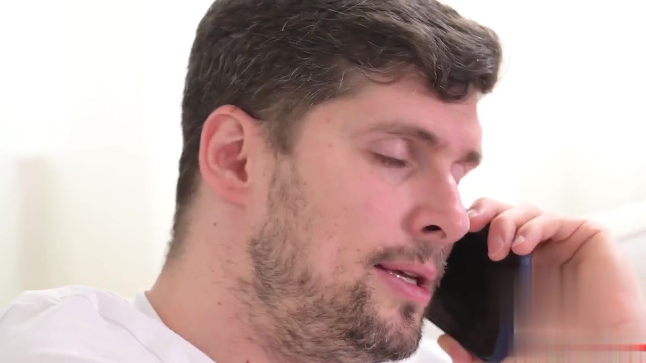 美少妇浴缸里勾到俩帅哥后面操前面深喉