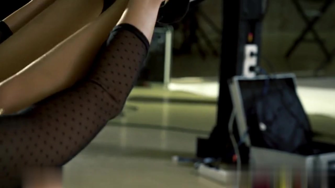 21自然-大山雀西比尔珍爱她所爱的公鸡的每一寸