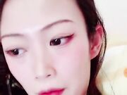 小巧玲珑的居家少女 玩得可真嗨 屄屄大肉棒伺候 菊花灌肠喷奶