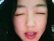 清纯03年学生妹手指猛扣小穴01