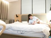 酒店约操眼镜骚女肉感身材69姿势口交张开双腿正入爆操