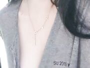 粉色大乳晕颜值女神掏出两大奶子揉捏掰开粉穴特写