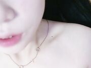 粉色大乳晕颜值女神掏出两大奶子揉捏掰开粉穴特写