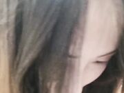 两个文静妹子轮流操黑丝情趣装揉捏奶子振动棒插穴