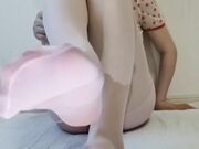 雪肌美人妻的白丝自慰振动直接送向高潮