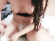 乖巧甜美网红女神 挂完毛再操逼 黑丝撕裆求操 从下往上视角特写 主动骑乘位猛坐