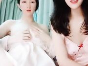 双女闺蜜玩弄舔奶抠逼吃淫水各式玩穴01