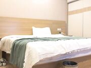 男爵探花约网红脸妹子啪啪口交舔弄上位骑乘01