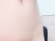 00后马尾辫少女展示白虎鲍鱼阴蒂揉捏坐插01