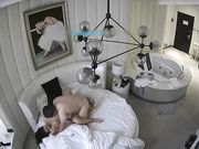 精品酒店偷拍文艺气质范的美女外表清纯没想到那么骚和中年男开房还闲床小操着不舒服,结果操的好像在求饶