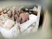 两个手游爱好开房约炮眼镜妹用两个大奶催促小哥别玩游戏了快来干我