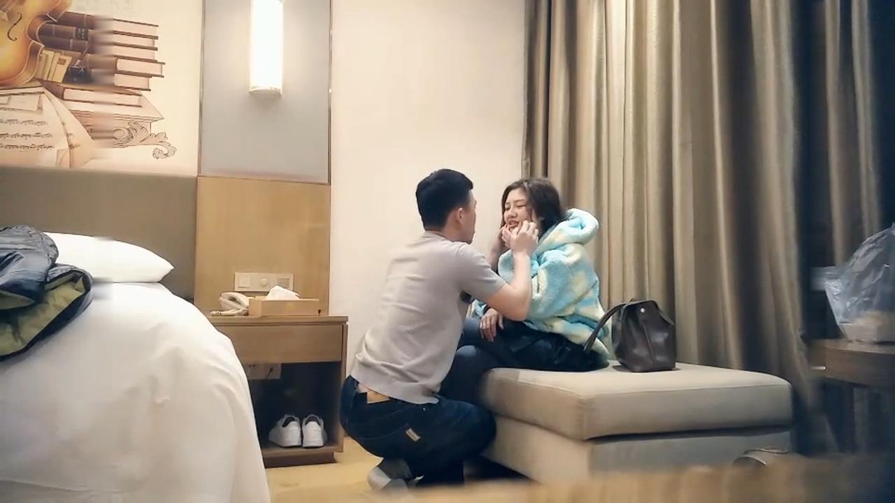 肌肉男探花清纯学妹舌吻上位骑乘01