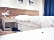 约个白色大奶妹子啪啪口交舔弄沙发抽插骑坐