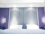 赵总寻花长相甜美小姐姐口交抬起双腿打桩机