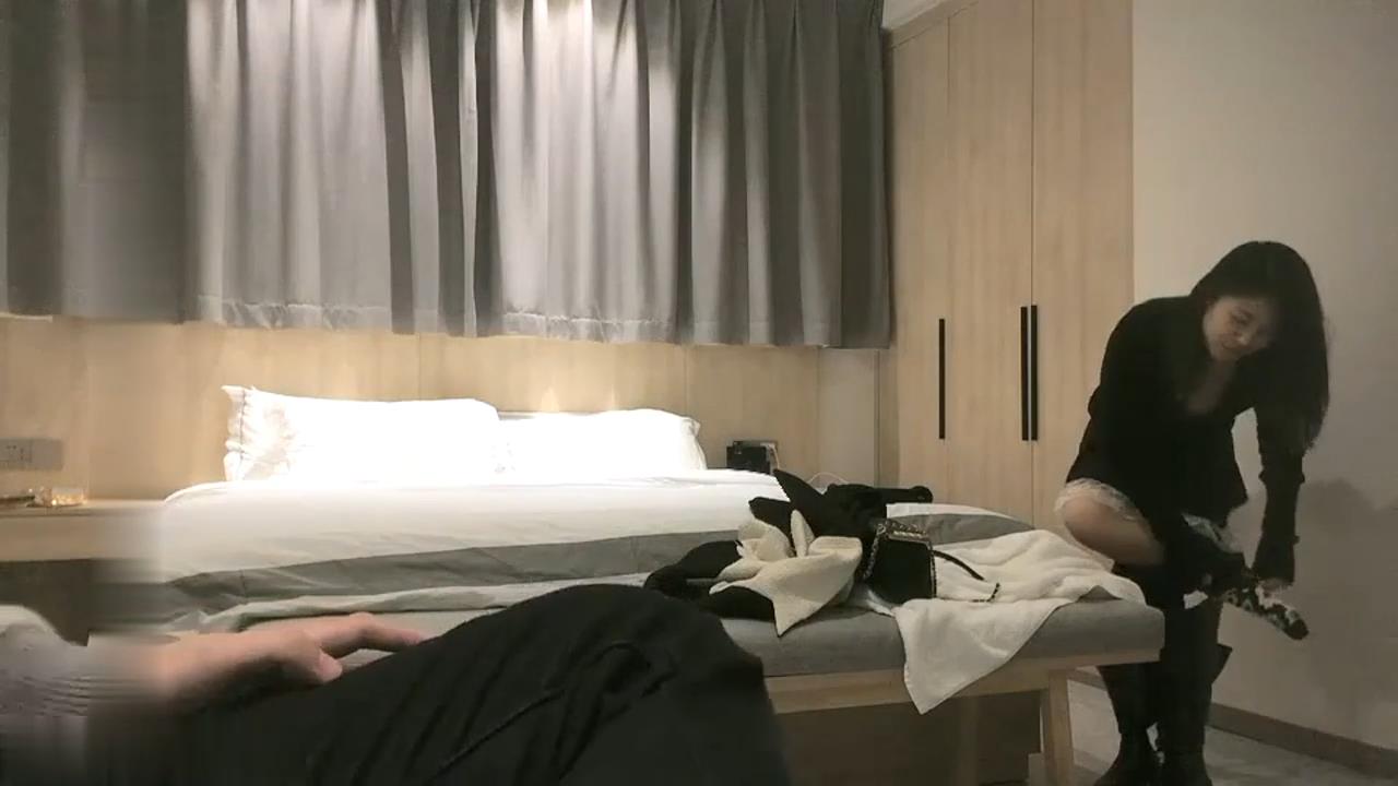 约素颜美女激情啪啪小穴很紧套套都夹掉里面了