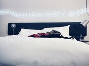 小宝寻花牛仔短裤骑在身上舌吻调情深喉舔屌扣穴