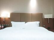 小宝寻花大神带你找外围深喉口交喜欢骑乘