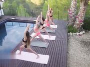 华丽的金发女郎三人挑逗各种姿势玩弄暴插