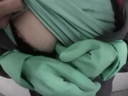 当我向一个美丽成熟的清洁女工展示勃起时 她当场兴奋3