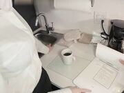 实习第一天，我必须为经理操蛋