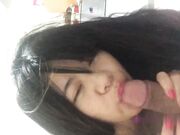 《云盘破解极品泄密》完美露脸气质美人妻的闺房心事与老公日常不雅自拍流出戴着眼镜裹鸡巴的样子好反差