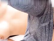 哥们的老婆趁着他外地出差主动上门勾引我