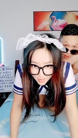 超极品的妞子 天然大奶子听大哥指挥2