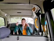 令人惊叹的基拉爱在抓到饥渴的司机打飞机后给了他额外的帮助