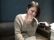 女演员屈服于她们的鸡巴并让她们射精的乐趣 2