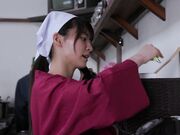 朱波朱波 尽情享受鸡巴 从上面跨过它 然后将其插入生的1