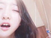 在床上骚的很 抓起屌就要吃