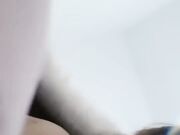 性感妹子野地脱裤子上位晃动屁股 在家被窝全裸手指摩擦逼逼自摸阴蒂闭眼享受