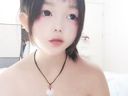 全程露脸性感尤物，奶大逼嫩还没毛，来着大姨妈就被大哥干了，边草边流血