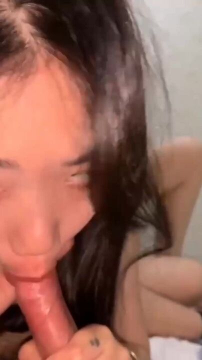 超可爱大一学妹被渣男学长骗出来啪啪啪