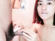 新年福利露脸小少妇跟小哥在浴室里激情啪啪 口交大鸡巴温柔的舔弄让小哥草嘴