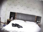 酒店偷拍小伙和身材苗条妹子激情啪啪 玩的花样还挺多 操的妹子喊 老公 爽