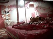 珍稀粉红房度假帅哥美女戴着墨镜啪啪临走时的眼神貌似发现了摄像头