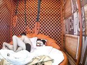 情趣炮房外表清纯眼镜妹提前开好房脱光等待男友到来很有情调穿上情趣套装啪啪激情69呻吟声太骚了