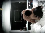 为了拿下刚认识的性感美女白领和酒店服务员一起提前把房间装扮出浪漫气氛,果然的手连续干了3次!都累瘫了